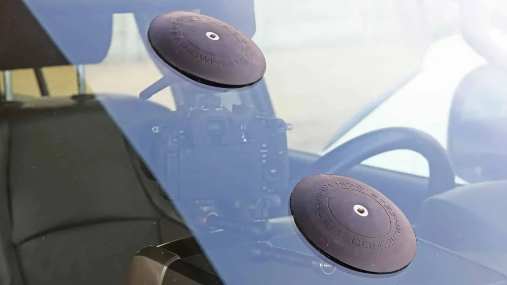 קיט תושבות מגנטיות לחיבור מצלמה לרכב